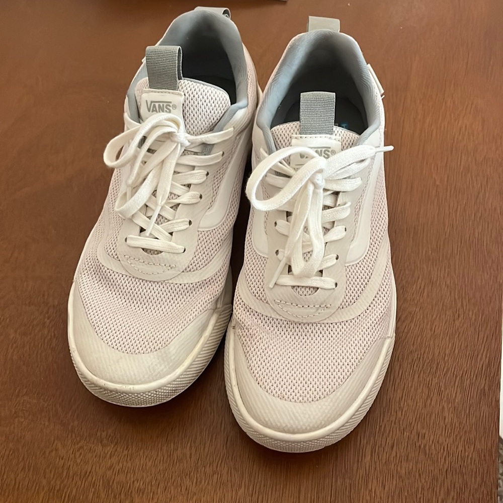 Vans ultra range tennis shoes - size W9